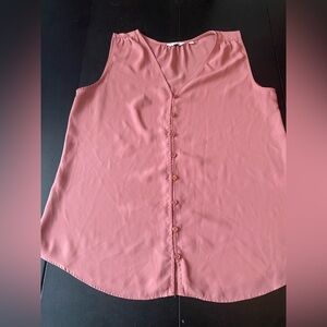 Woman’s sleeveless tank